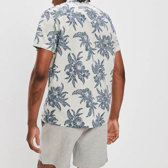 AMERICAN EAGLE Men’s Tropical Button Up Size XS - Picture 2 of 9